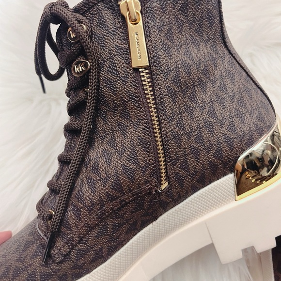 MICHAEL KORS
Payton Logo Combat Boot✨like new - Picture 9 of 10